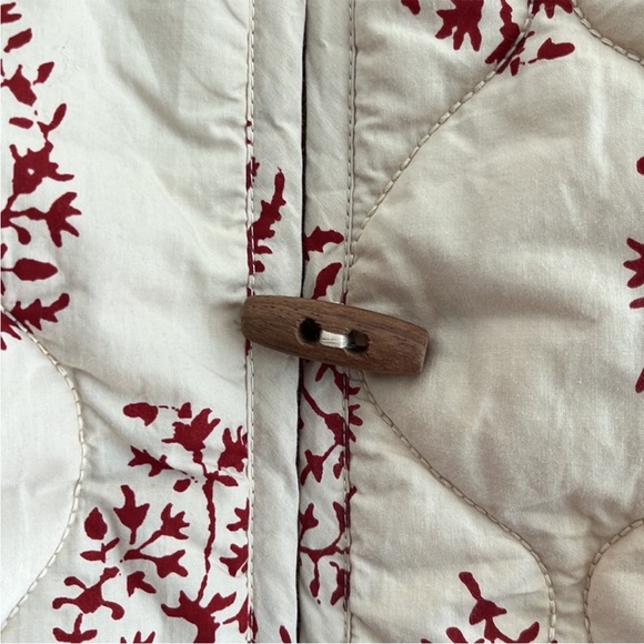 Sonmer Red and Tan Quilted Jacket with Oversized Fit - Picture 4 of 8